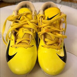 Nike Kids Bright Yellow and Black Softball Cleats